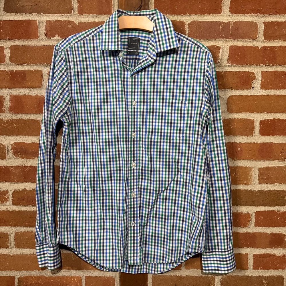GAP Checkered Button Down Shirt! Never Worn!